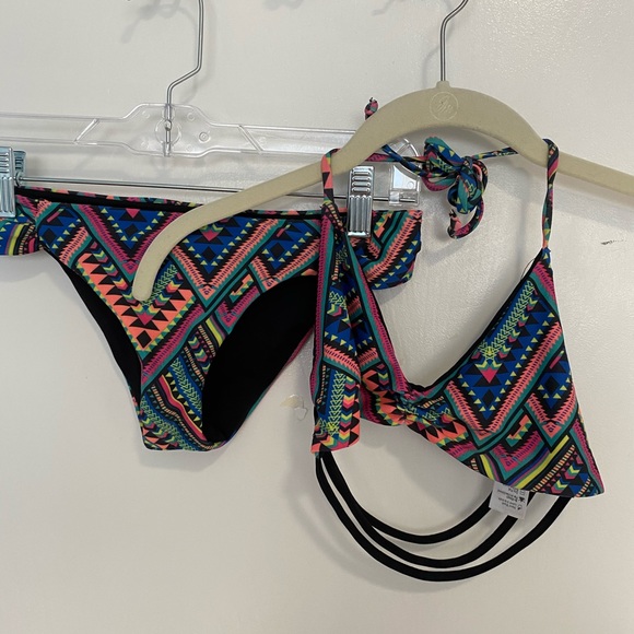 L space multi color set reversible to black - Picture 3 of 5